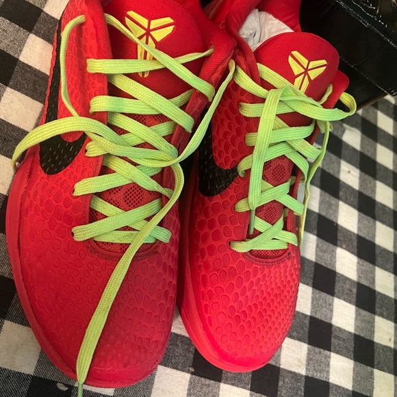 Kobe Reverse Grinch - Picture 7 of 7